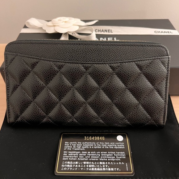 CHANEL Classic Long Zipped Wallet - Picture 3 of 7